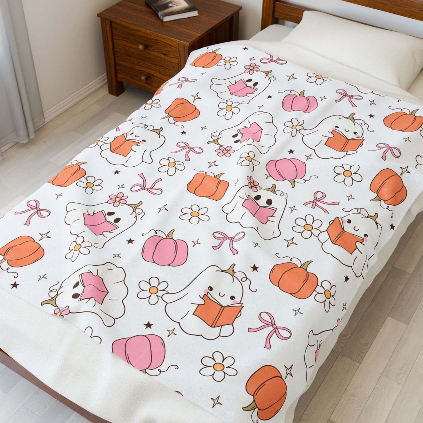 Cute Ghosts Plush Blanket with Fall Decor, Cozy Throw for Halloween and Autumn Decor, Perfect Gift for Book Lovers